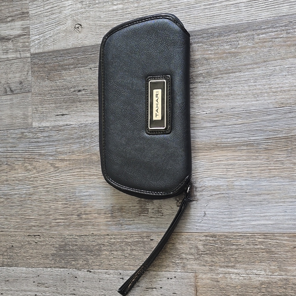 Tahari black wallet Wristlet NWOT‎